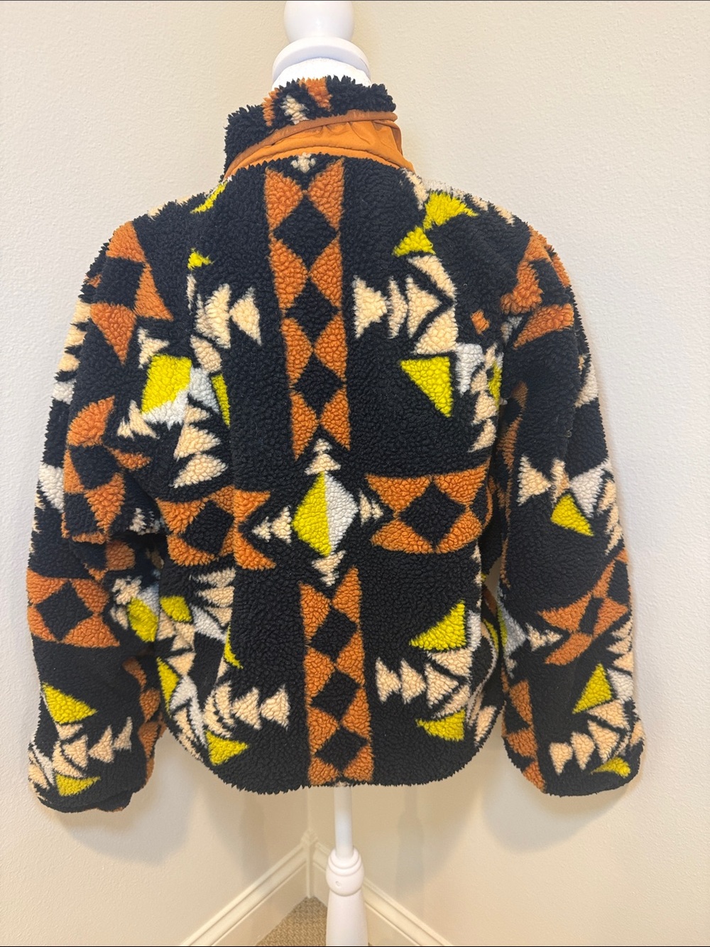 Women’s Black Patterned Sherpa Jacket - Multicolor Geometric - Picture 4 of 5